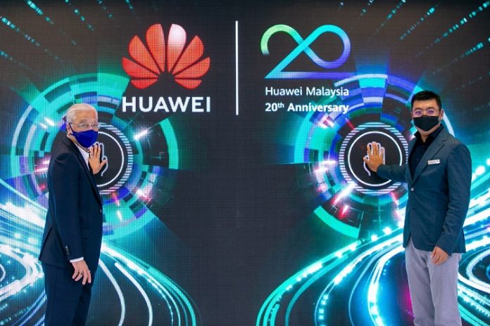 Malaysia Prime Minister Debuts Huawei’s Customer Solution Innovation Centre