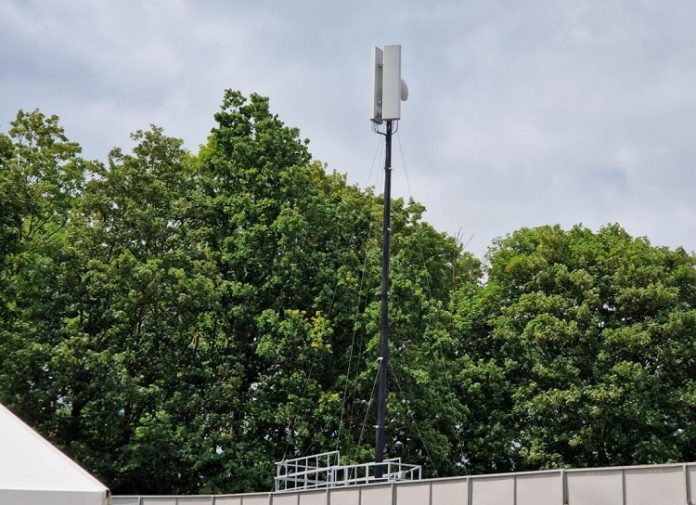 EE Expands Mobile Network with Temporary Sites