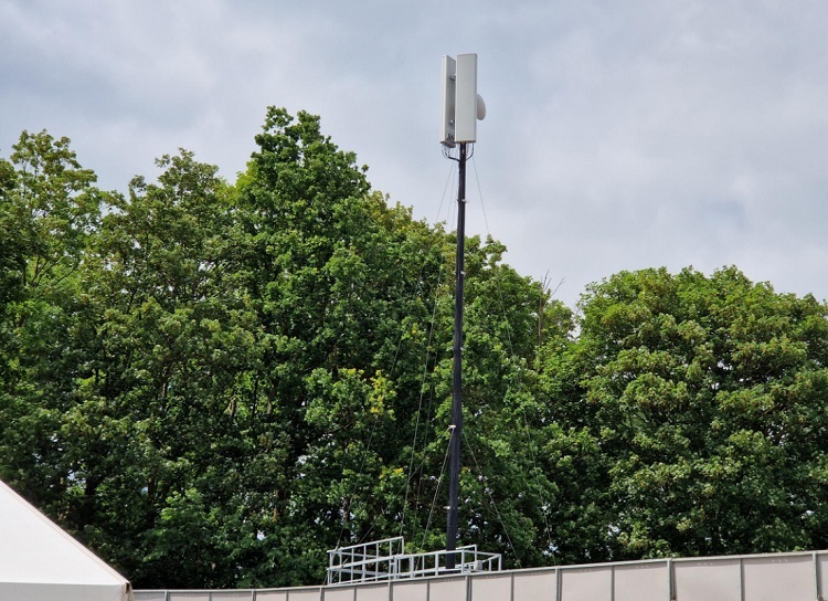 EE Expands Mobile Network with Temporary Sites