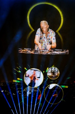 Right Here, Right Now | EE Brings Fat Boy Slim in Holographic Performance